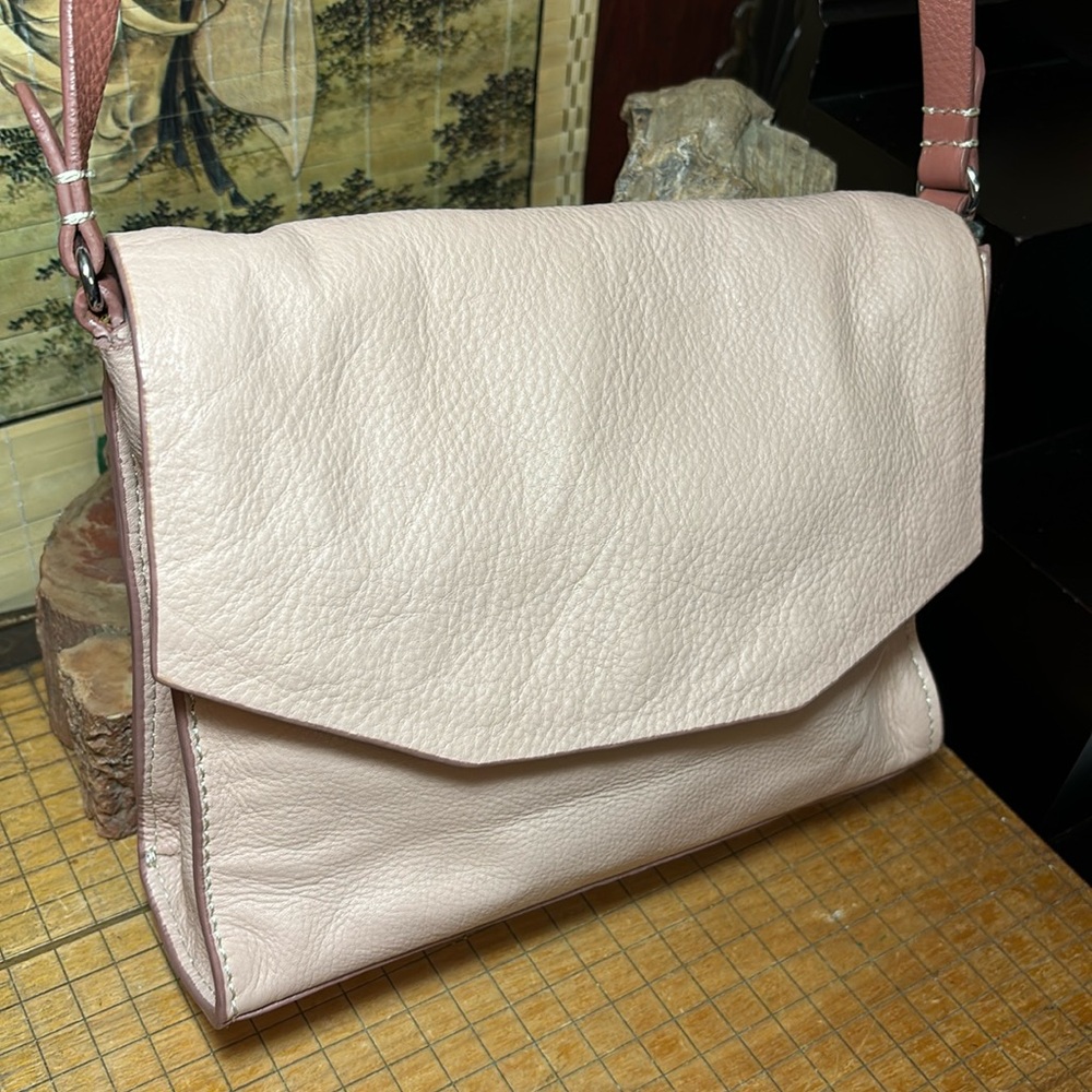 Clarks Pebbled Leather Flap Top Shoulder Bag 9”Lx7”Hx3”D Creamy Pink Earthy GVC
